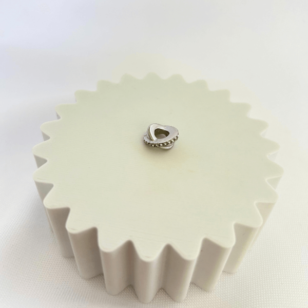 Berloque com Strass Branco em Aço Inoxidável